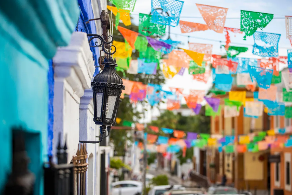 Daytime street scene of San José del Cabo’s historic city center.