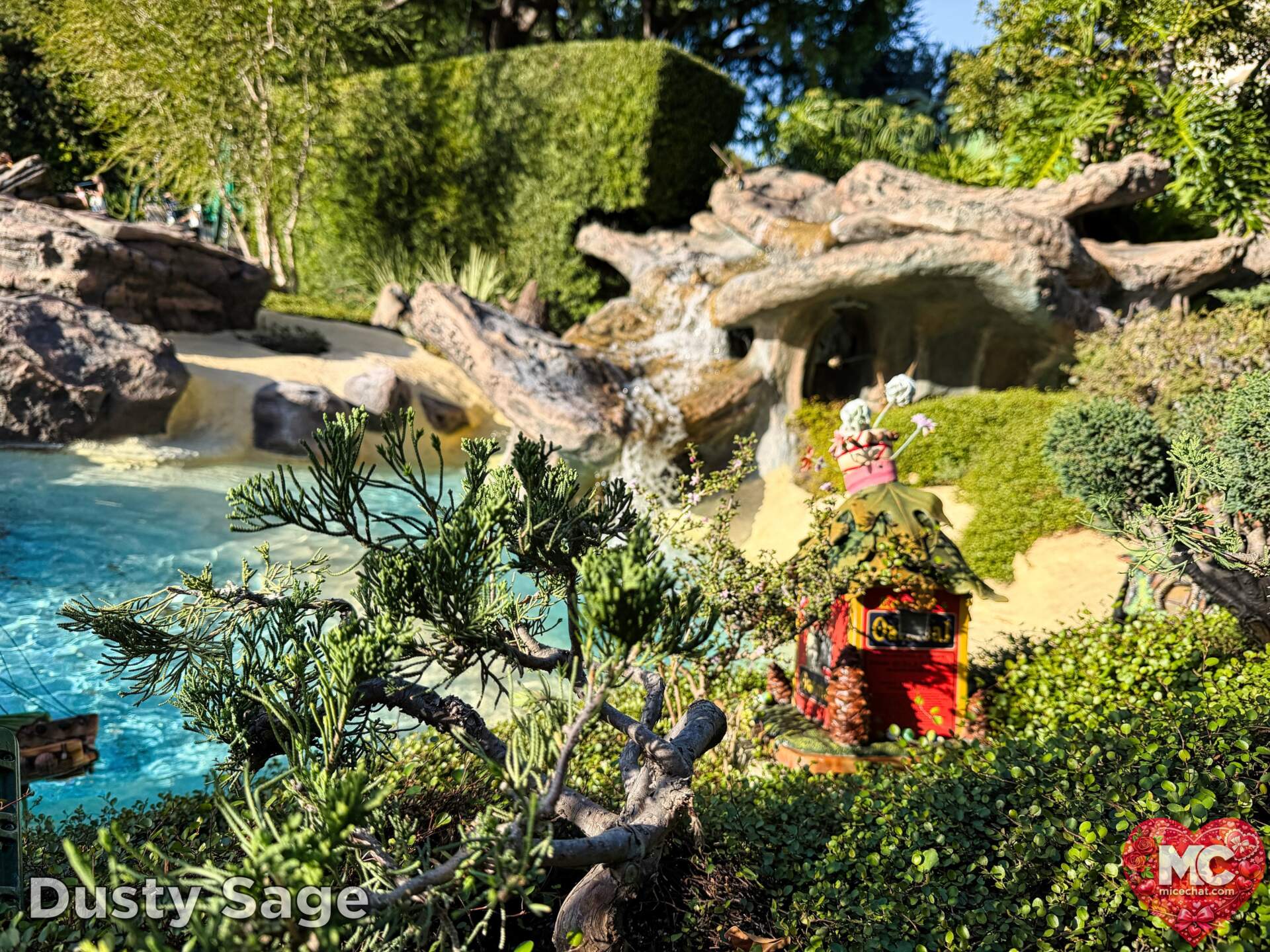 , DISNEYLAND UPDATE: Transport Troubles, 25 Years of Change & After Dark Dates Drop