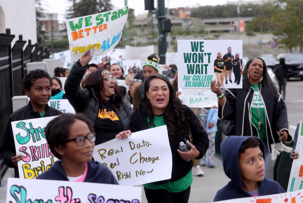 Oakland School District layoffs hundreds days after teachers vote to strike