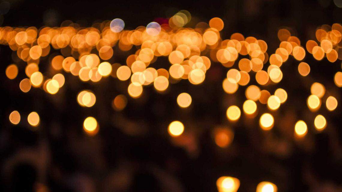 Photograph of candles blurred by a bokeh effect.