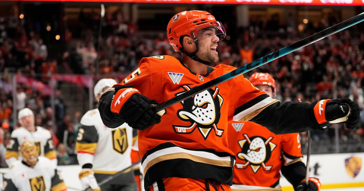 Chris Kreider scores two goals, Anaheim Ducks beat slumping Vegas Golden Knights to sweep season series