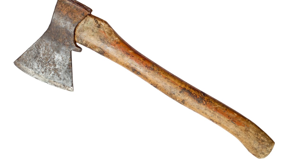 Hatchet-wielding man goes on the attack in Vista – NBC 7 San Diego