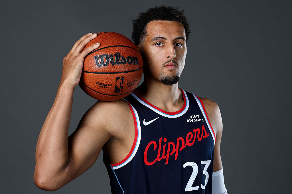 Sacramento Kings sign former 1st round pick to two-way deal