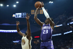 SAN FRANCISCO, CALIFORNIA - JANUARY 09: Keon Ellis #23 of the Sacramento Kings shoots a three-point shot over Draymond Green #23 of the Golden State Warriors in the first half at Chase Center on January 09, 2026 in San Francisco, California. NOTE TO USER: User expressly acknowledges and agrees that, by downloading and or using this photograph, User is consenting to the terms and conditions of the Getty Images License Agreement. (Photo by Thearon W. Henderson/Getty Images)