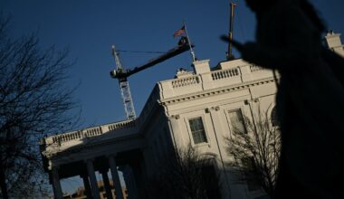 Fine arts commission approves Trump’s ballroom – NBC Los Angeles