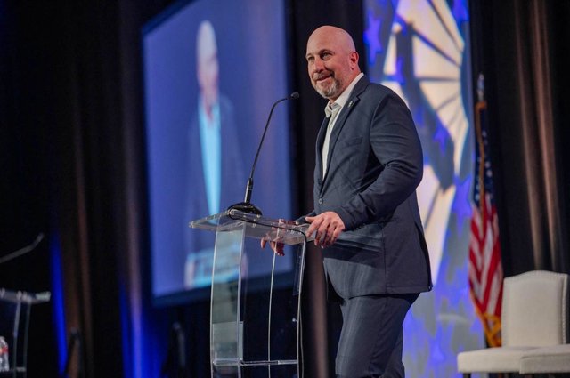 Sacramento politicians love Valley conservative Heath Flora, but local Republicans have given up on him