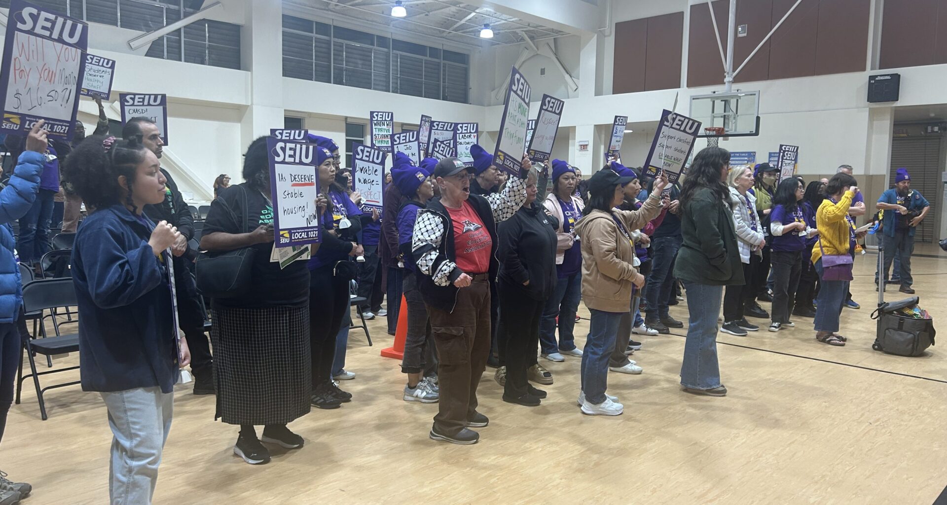 A new contract for OUSD support staff raises the district’s lowest salaries