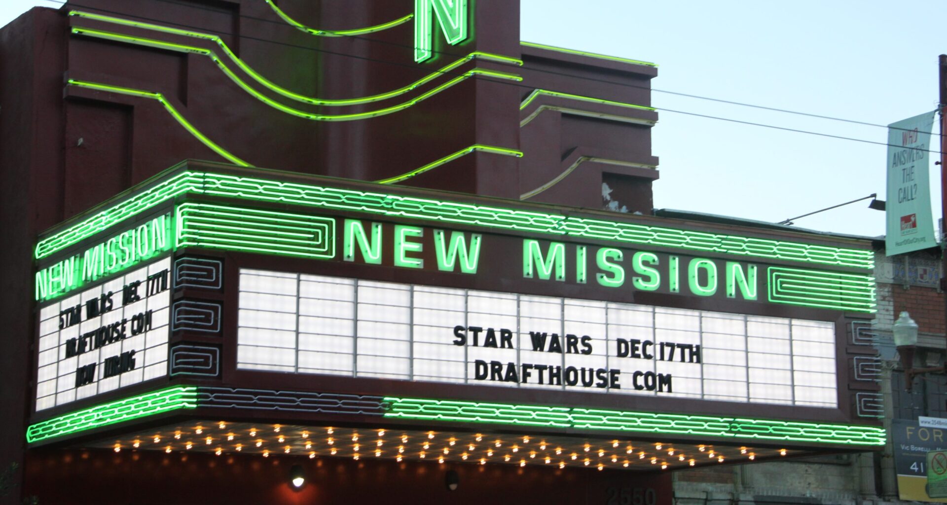 S.F. supervisors vote to make it easier to serve booze at the movies 