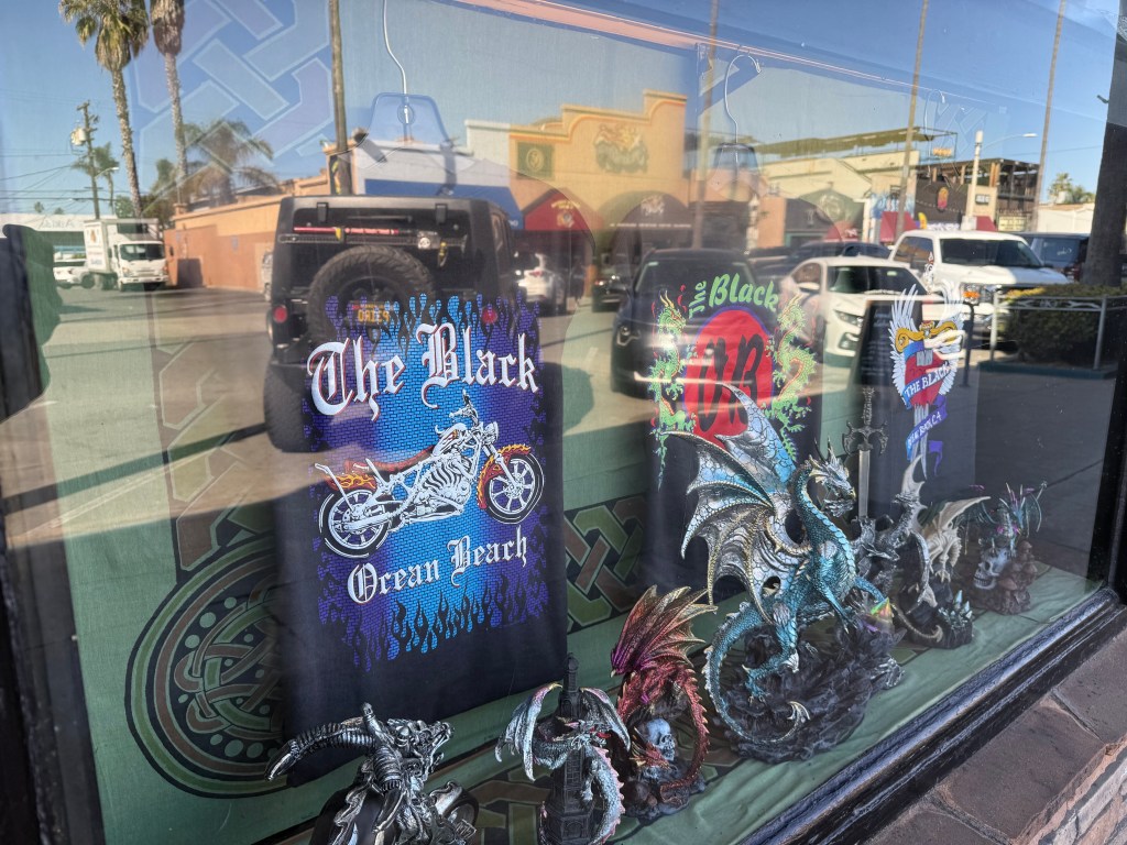 The Black, venerated Ocean Beach source for tie-dye, pipes and Grateful Dead decor, plans to close – San Diego Union-Tribune