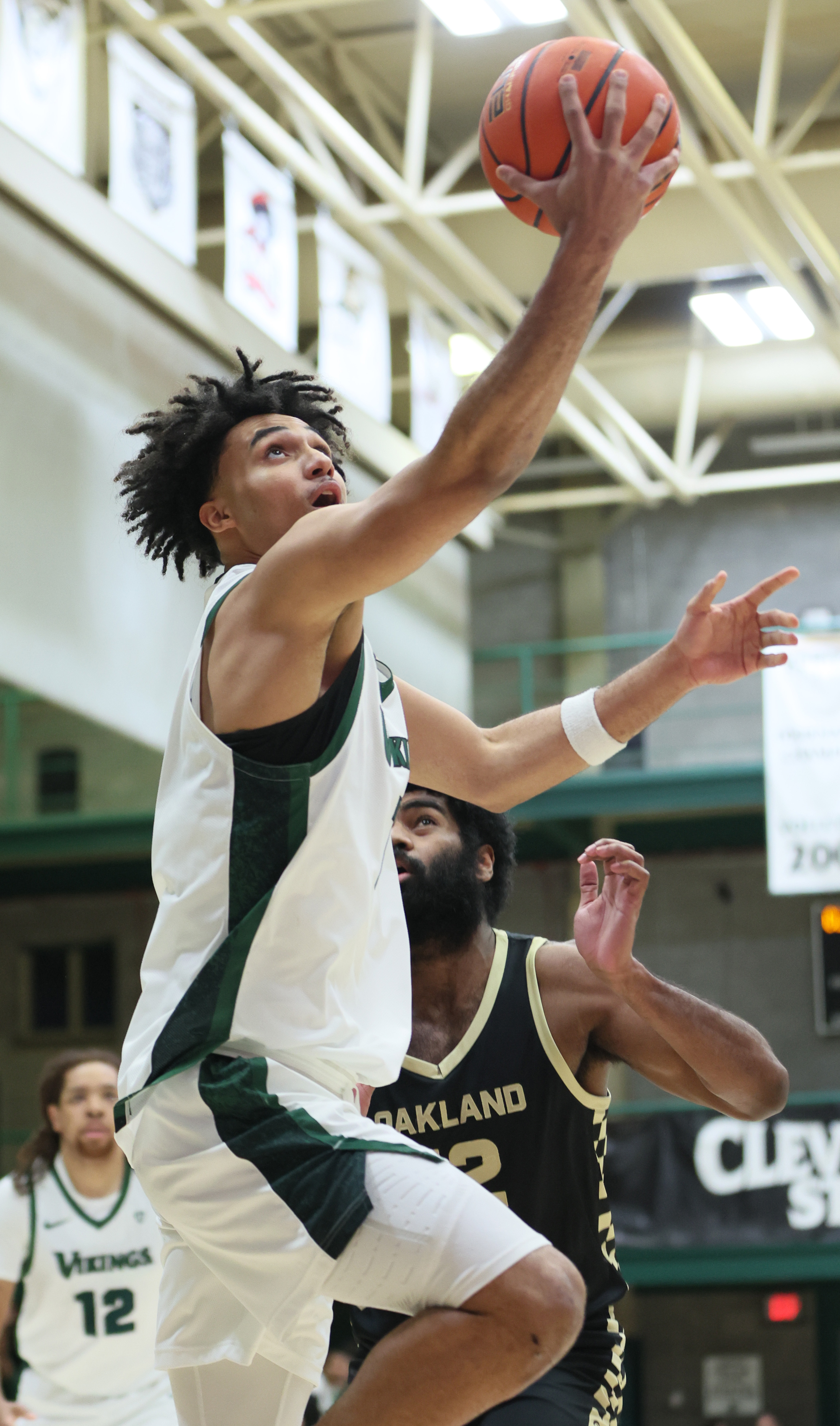Cleveland State Vikings forward Dayan Nessah drives to the basket for a score guarded by Oakland Golden Grizzlies forward Tuburu Naivalurua in the first half.