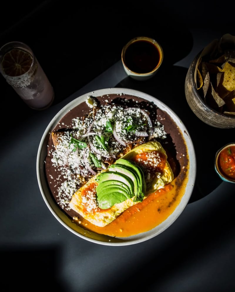Plate of enchiladas de mole.