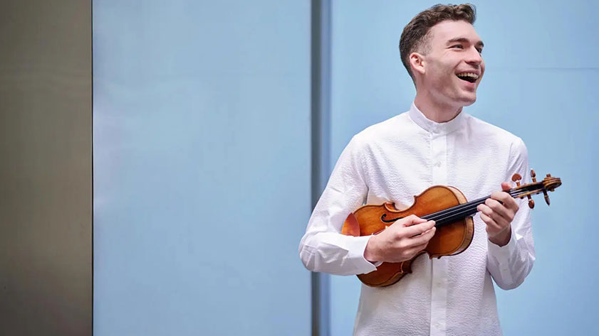 At San Francisco Symphony’s SoundBox, Violinist Alexi Kenney Explores Contemporary Composers—and Kafka