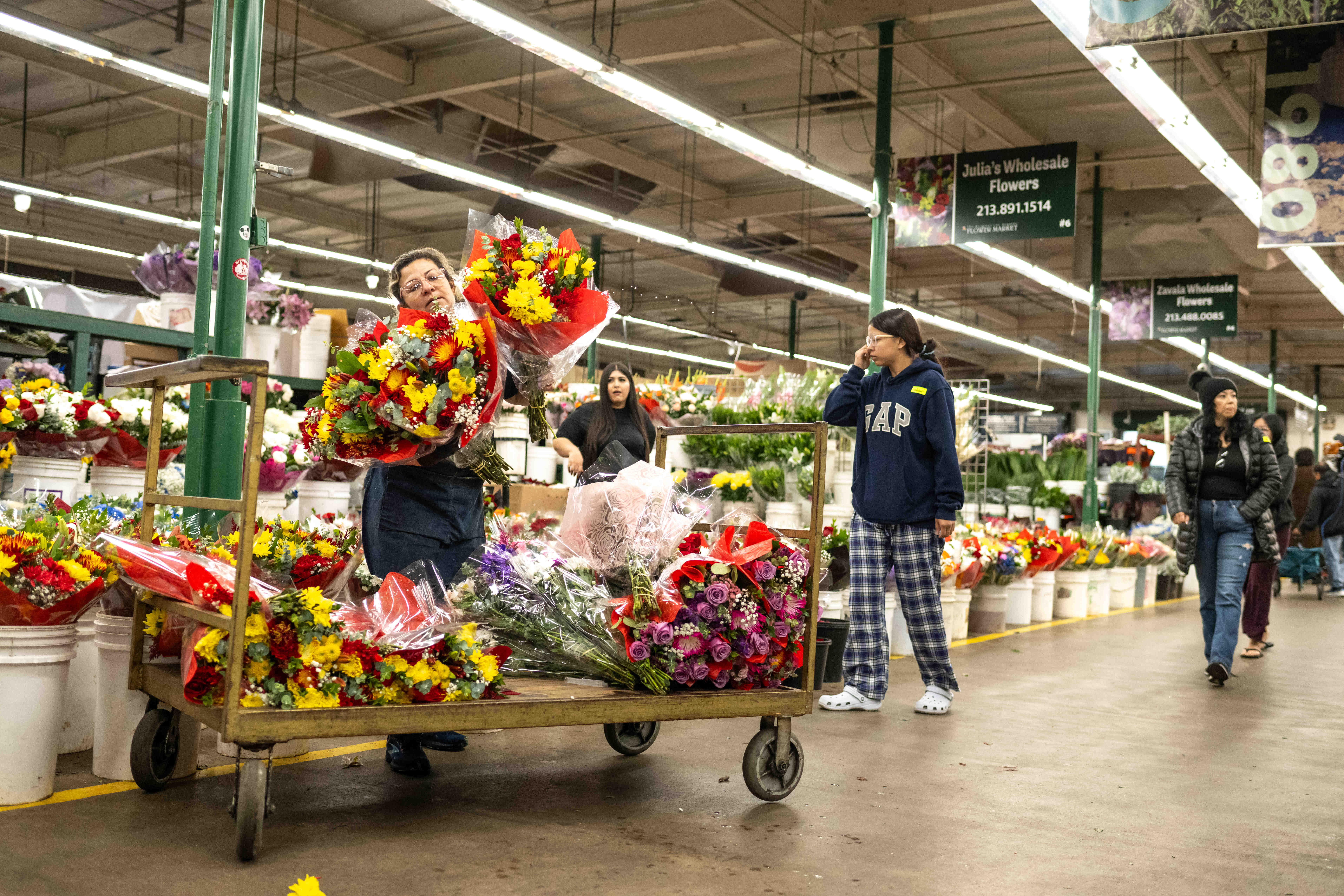 Ampara Barajas stocks flower bouquets at Juliaâs Wholesale Flowers for...