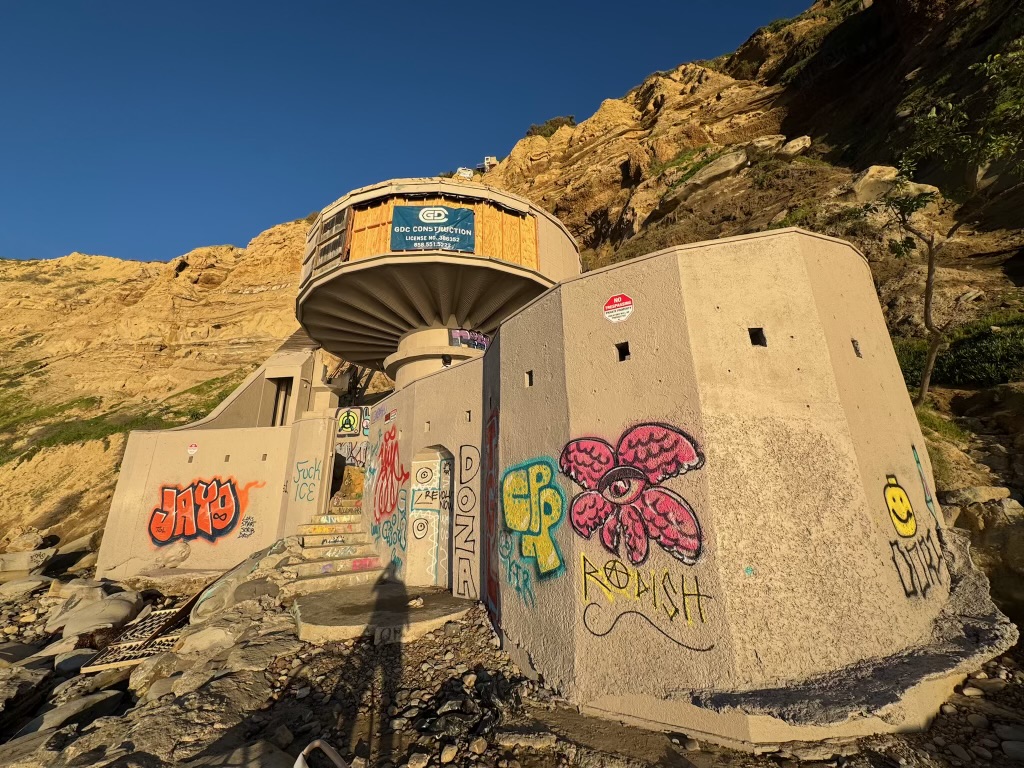 New cleanup is underway at La Jolla’s ‘Mushroom House,’ but will it be enough? – San Diego Union-Tribune