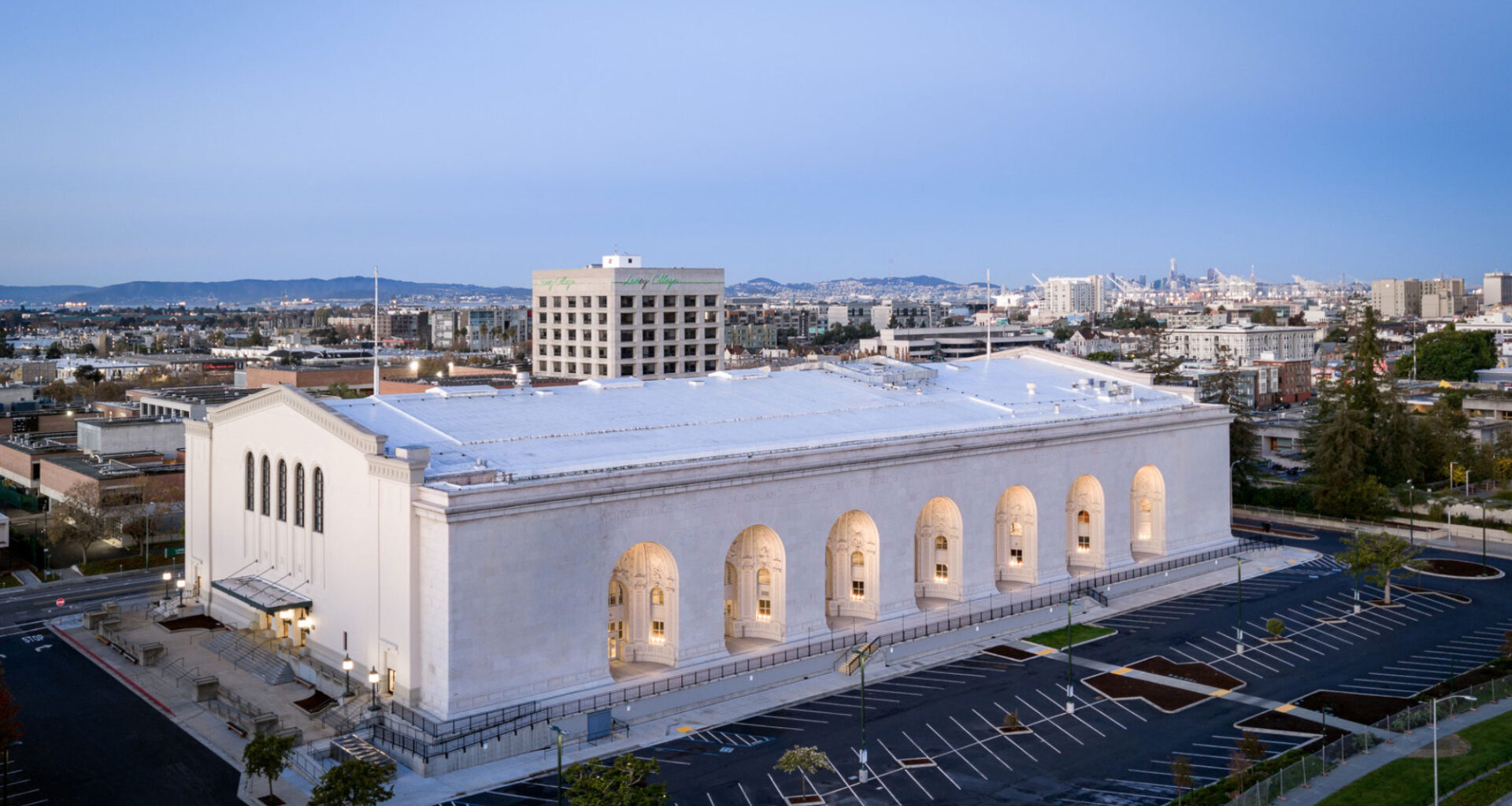 Avoiding a ‘super brawl’ on football’s big day: Oakland ups police patrols, hosts fan events