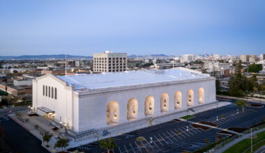 Avoiding a ‘super brawl’ on football’s big day: Oakland ups police patrols, hosts fan events
