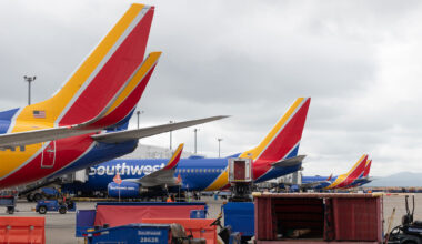 On the wings of love: Oakland airport offers free letters, therapy dogs for Valentine's Day