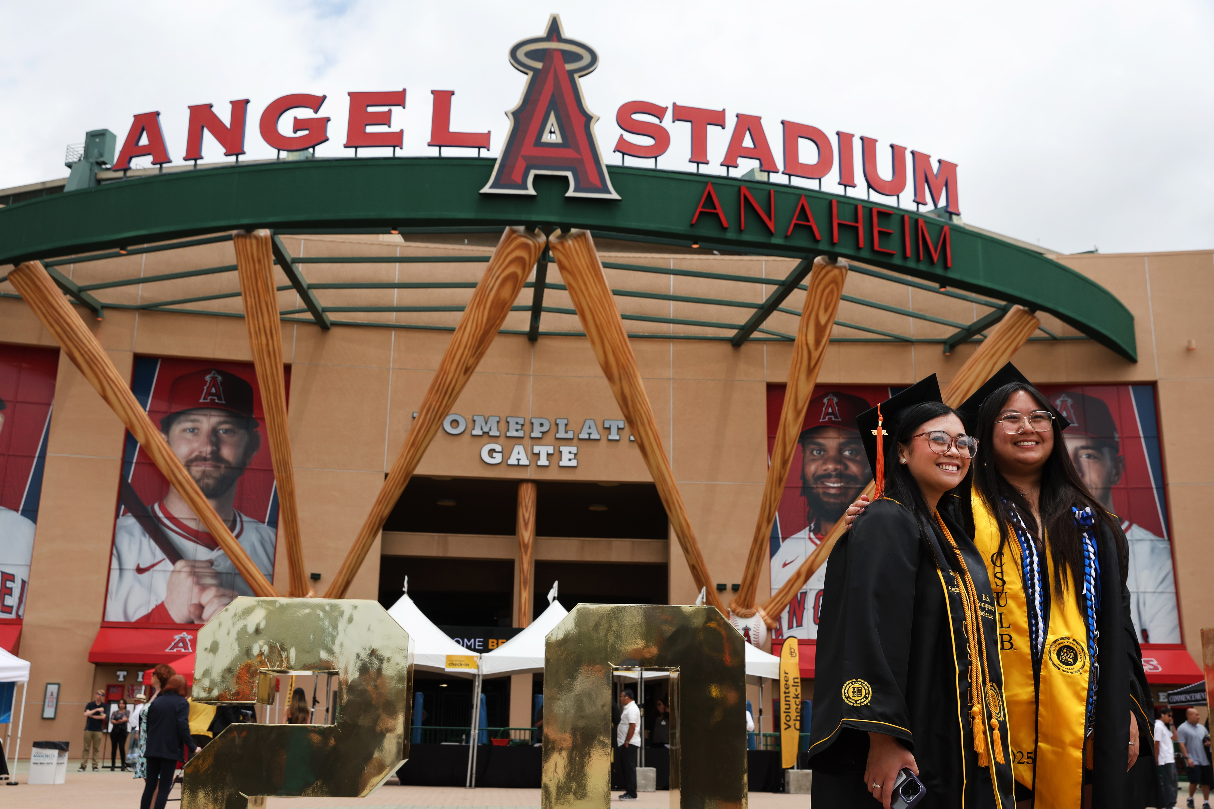 Alyssandrei Parinas, left, and Kimberly Lee pose together for a...