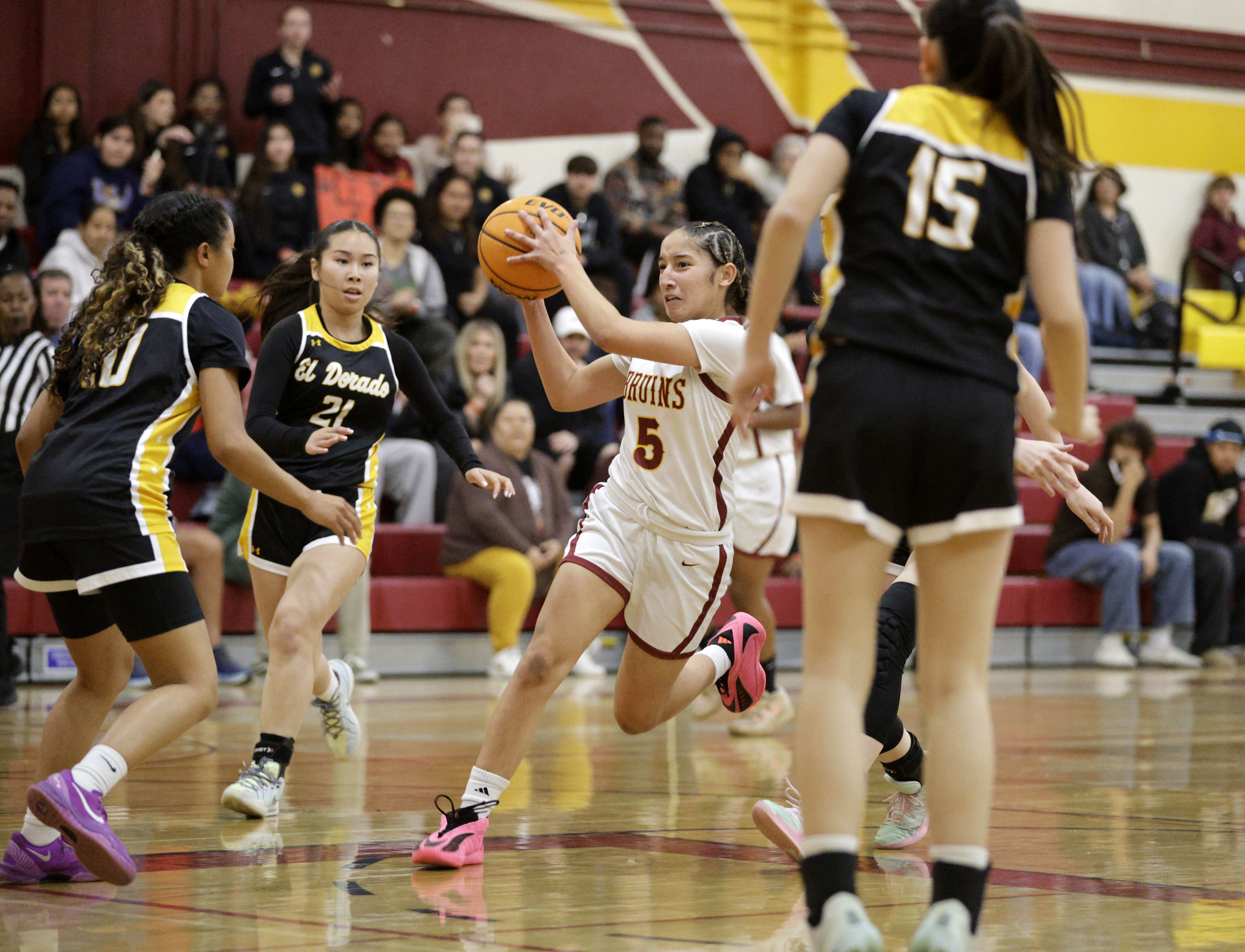 Wilson’s Emily Alvarez Smith tries to get past El Dorado’s...