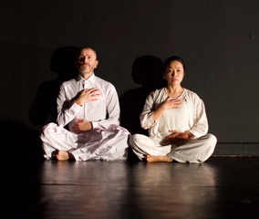 Dance at the Odyssey - Efrén Olson-Sanchez and Chie Saito in "LlamadoKodo" - Photo by Chiharu Uchida.