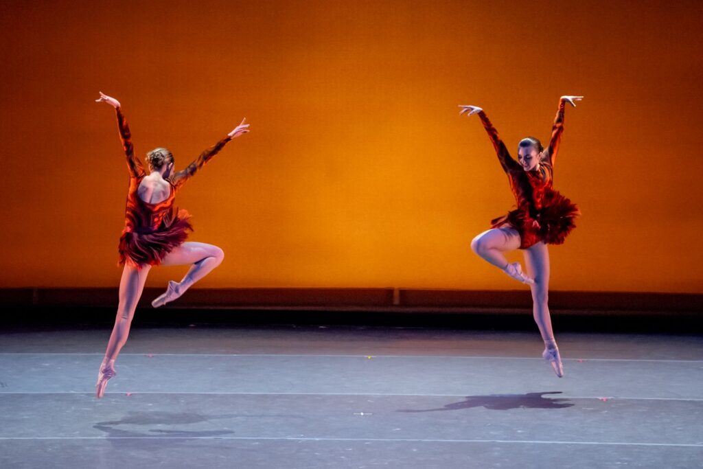 Los Angeles Ballet x ETRO - Taylor Hugens and Aigail Gross in "Wavelength" choreography by Melissa Barak - Photo by Cheryl Mann.