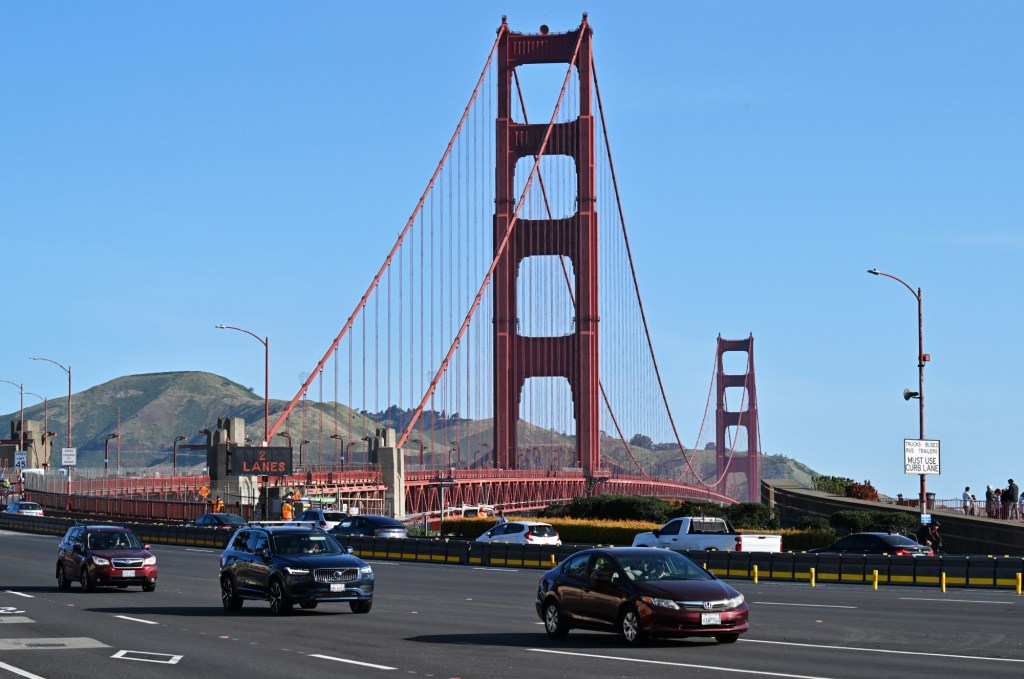 Golden Gate Bridge pileups damage seven vehicles