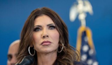 3 federal agents reported injured in attack during downtown LA demonstration – Redlands Daily Facts