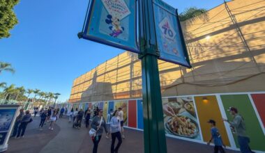 Downtown Disney traffic jam forces Disneyland to reroute walkway during Porto’s construction – Orange County Register