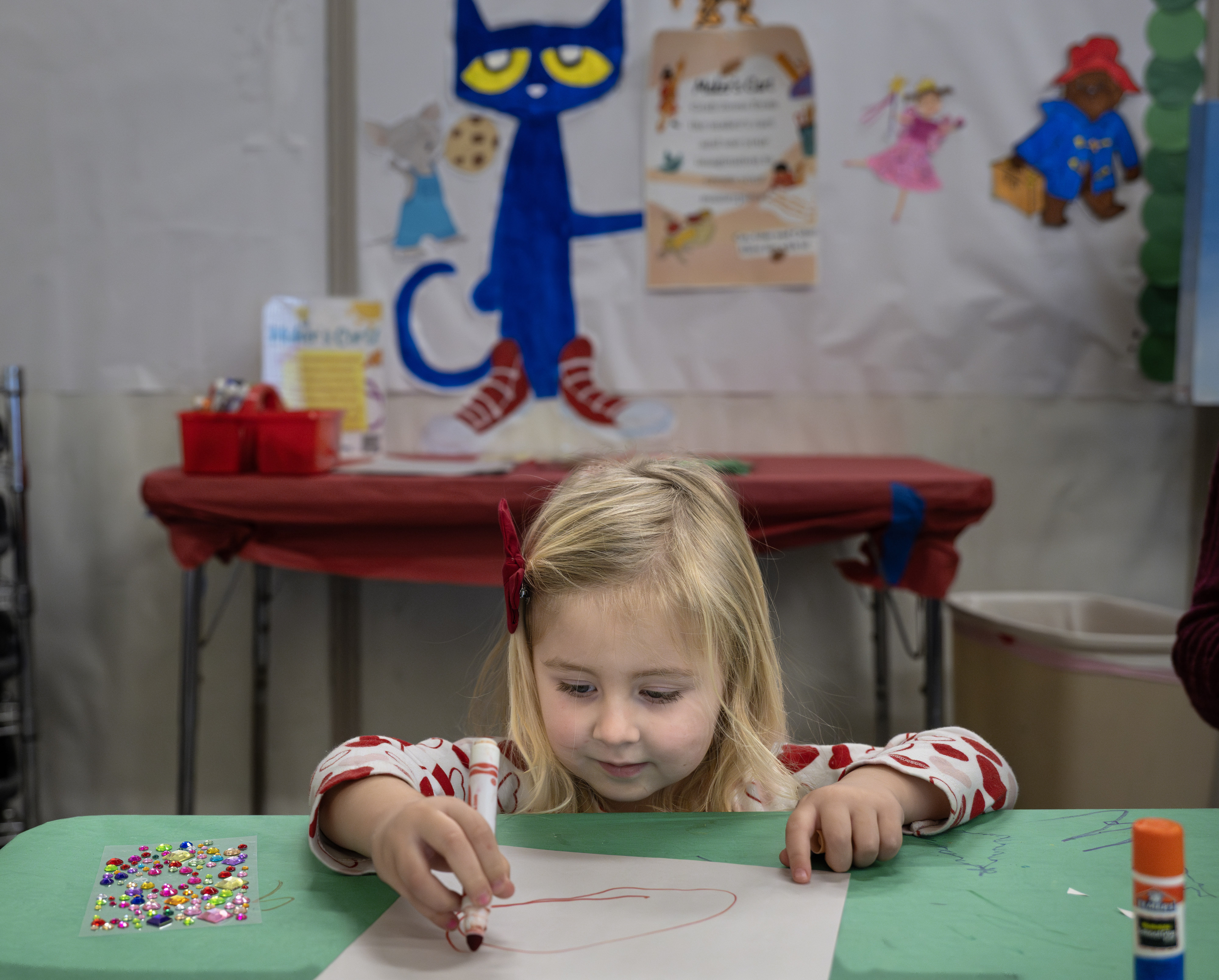Debbie Asman’s 3-year-old granddaughter, Charlotte, enjoys the âFamily Art Centerâ...