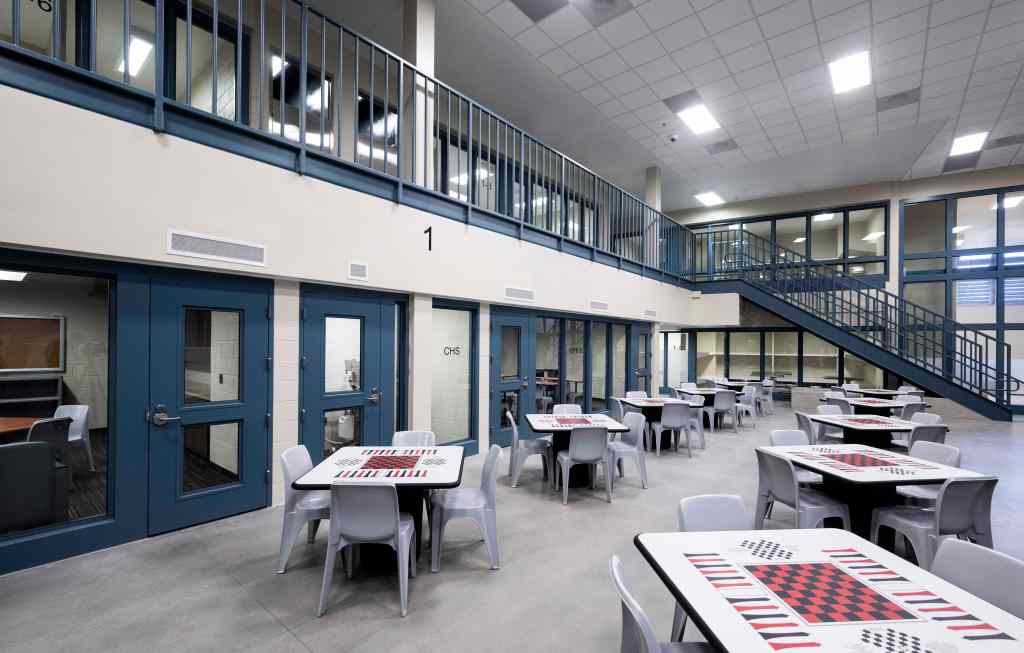 A chef at OC jail in Irvine is accused of sexually assaulting women inmates – Orange County Register