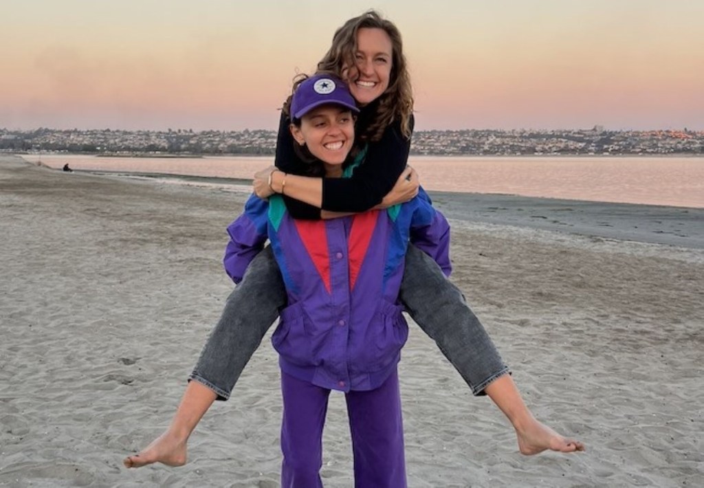 They fell in love while traveling around the world