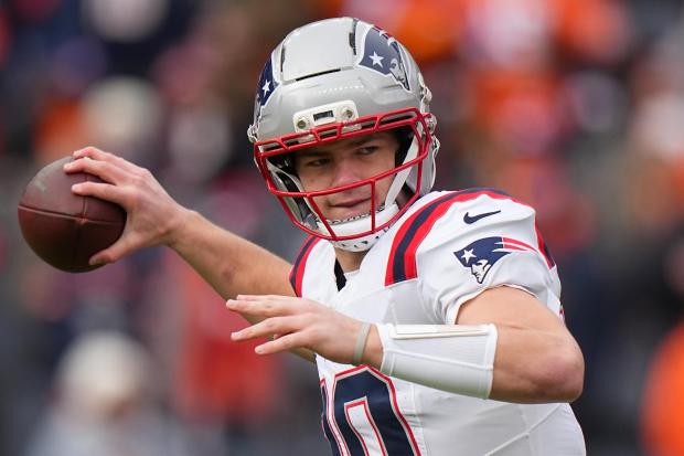 New England Patriots quarterback Drake Maye warms up before the AFC Championship NFL football game between the Denver Broncos and the New England Patriots, Sunday, Jan. 25, 2026, in Denver. (AP Photo/Garrett W. Ellwood)