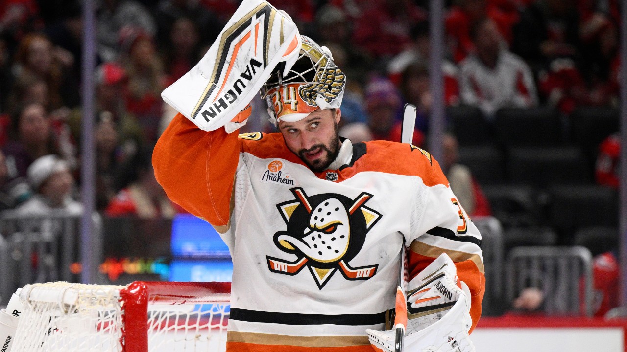 Ducks goalie Petr Mrazek undergoes hip surgery, out for season