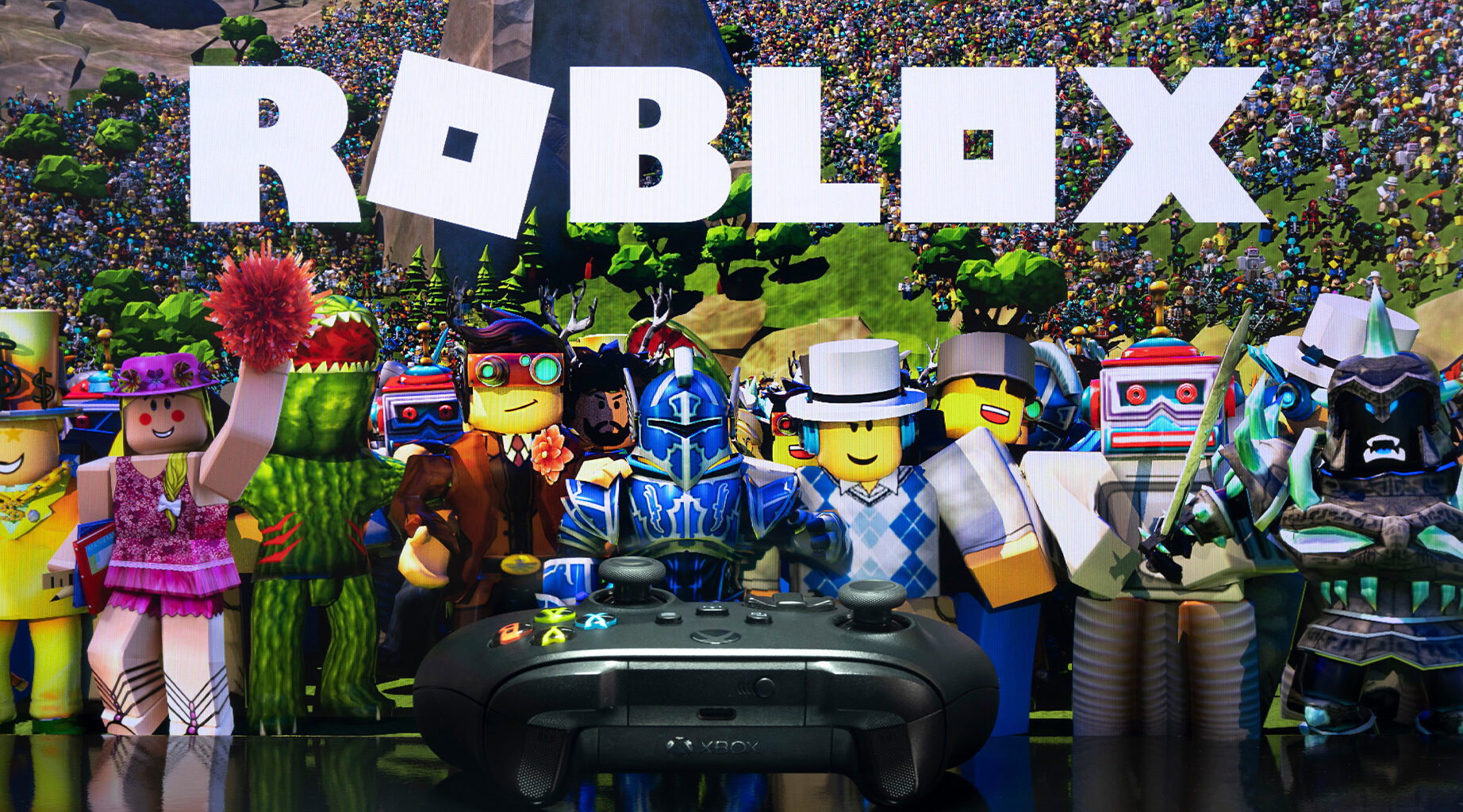 Roblox game on screen with Xbox controller. 18th Mar, 2021, Sao Paulo, Brazil.
