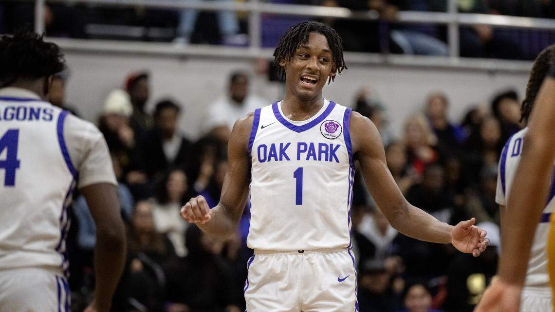 The Sacramento Dragons' William Phillips  slaps hands with teammates after a foul in the first half against the Vanden Vikings on Tuesday, Feb. 3, 2026, in Sacramento.