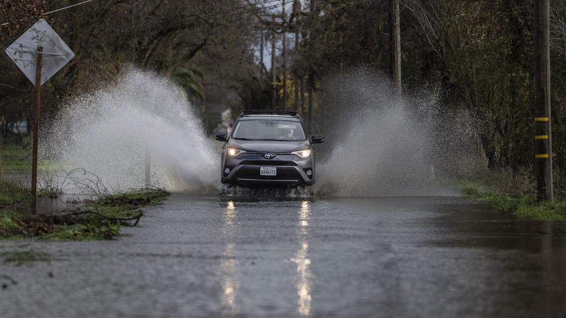 Sacramento CA weather: Rain, snow, thunder & wind forecast