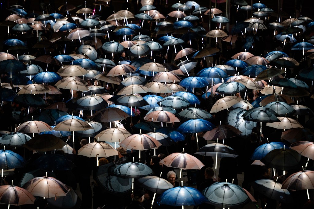 ‘Invisible Skies’ turns San Jose City Hall plaza into a luminescent art piece with the help of 2,000 participants. – The Mercury News