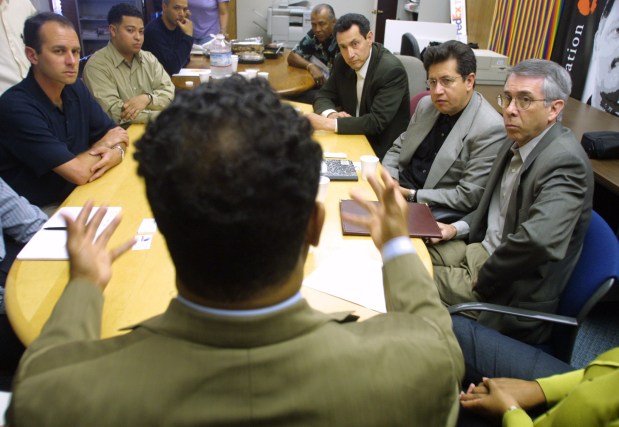 Rev. Jesse Jackson Sr. met Monday with members of Hispanic-Net.Com, an organization working to increase participation of Hispanic entrepreneurs in the high tech industry. Jackson was in Silicon Valley to push his agenda of diversifying the technology industry, meeting with representatives of the technology companies and with community representatives in 2002. (Photo by Pauline Lubens/Mercury News Archives)