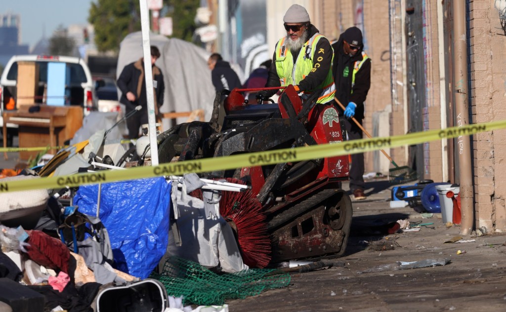 Oakland mayor seeks to scale back homeless encampment sweeps as others push crackdown – East Bay Times