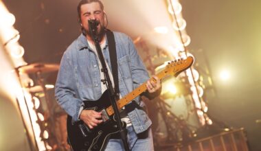 Benson Boone, Noah Kahan, Fall Out Boy perform