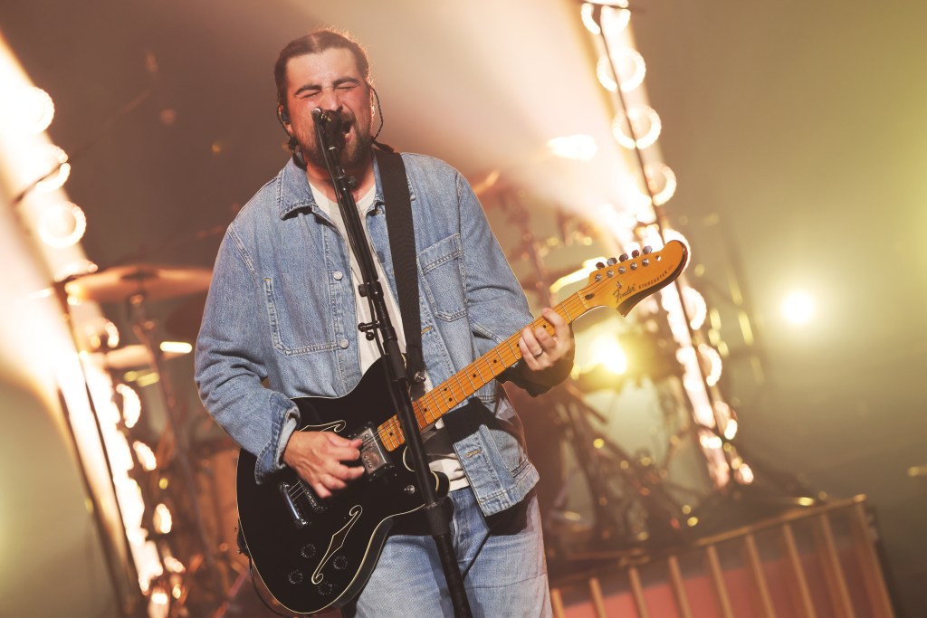 Benson Boone, Noah Kahan, Fall Out Boy perform