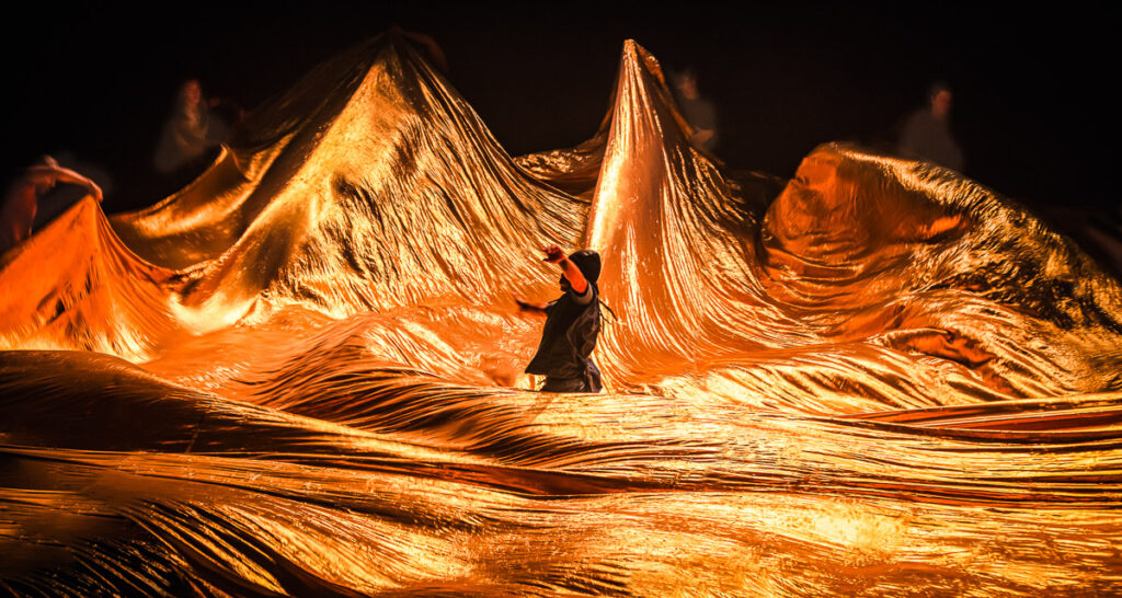 Compagnie Hervé Koubi - "SOL INVICTUS - Photo by Daniel Roblin.