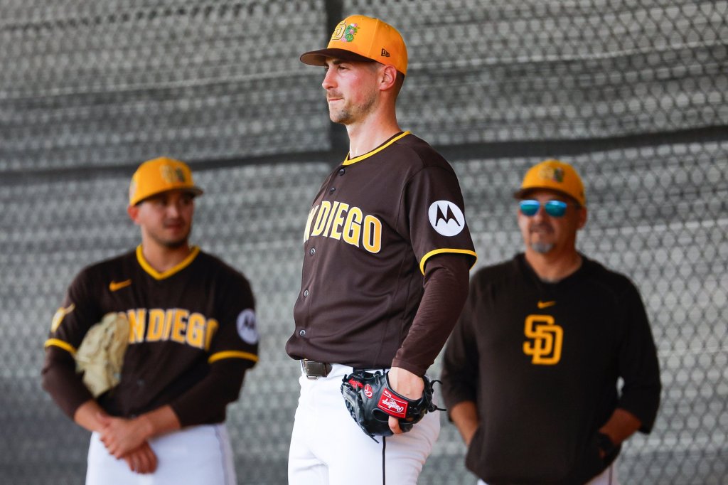 Bryan Hoeing back after 'not a fun' 2025; Craig Stammen stays high-cuffed