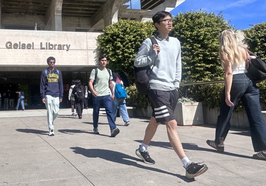 UC San Diego students rejoice after university restores 24-hour access to Geisel Library – San Diego Union-Tribune