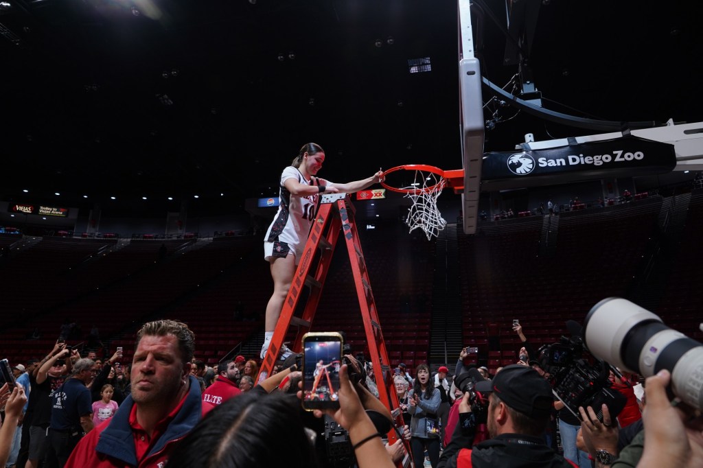 SDSU women clinch at least a tie for Mountain West title; UCSD women fall to UCI