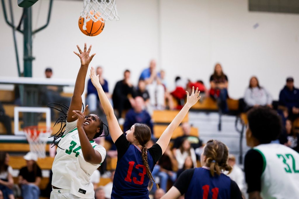 Lincoln outlasts Christian, advances to girls basketball finals