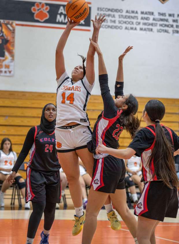 Escondido, CA_2/17/2026_Prep Girls Basketball, Div. 3 CIF, Crawford at Escondido- Escondido's Eva Flores shoots between Crawford's Aisha Hassan, at left, and Brianna Washington, at right. Photo by Charlie Neuman