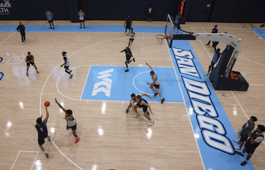 USD travels to Saint Mary's looking to snap 21-game losing streak