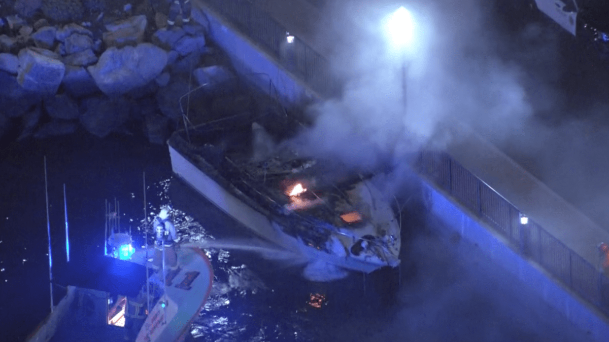 Fire engulfs 2 boats at Marina del Rey Marina – NBC Los Angeles