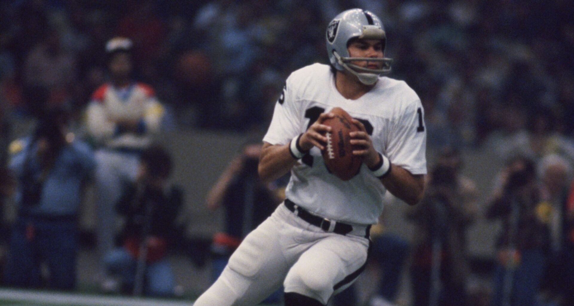 Heisman Great Jim Plunkett Among Inaugural Class Of Hispanic Football Hall Of Fame